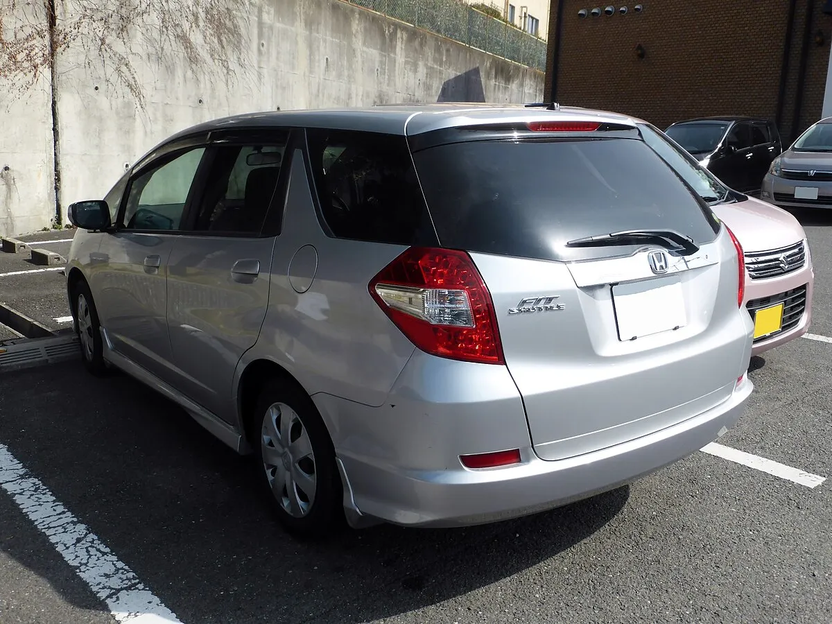 Honda Fit Shuttle 2013 1.3 Hybrid CVT wagon - Image 4