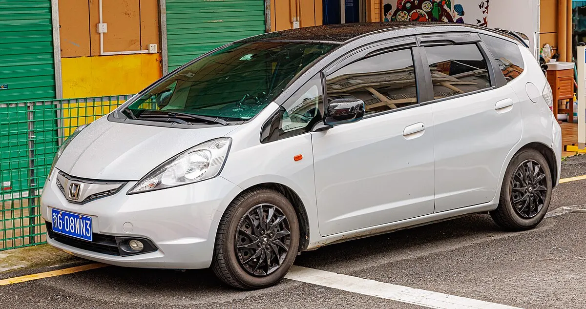 Honda Fit 2013 1.3 CVT 4WD Hatchback - Image 6