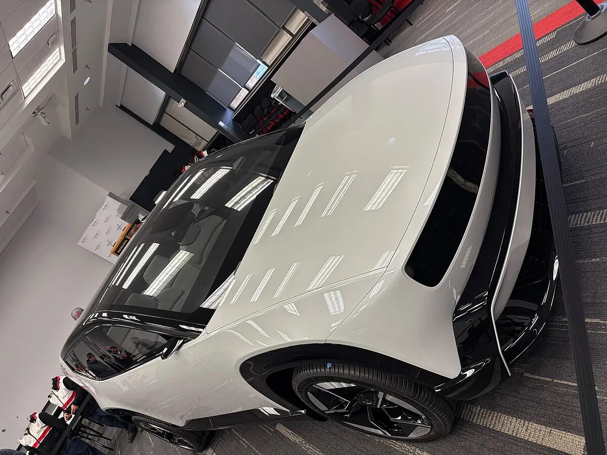 Honda N-Series 2013 0.7 CVT AWD N-Van minivan 5-doors - Image 10