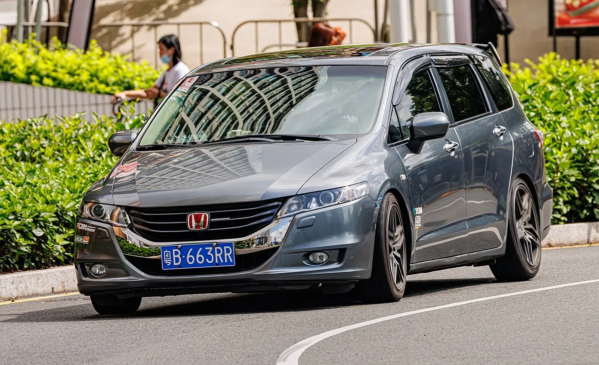 Honda Odyssey 2013 2.4 CVT 4WD Absolute minivan 5-doors - Image 3