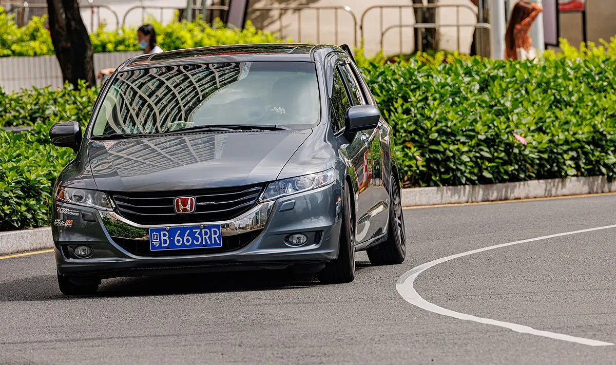 Honda Odyssey 2013 2.4 CVT 4WD Absolute minivan 5-doors - Image 4