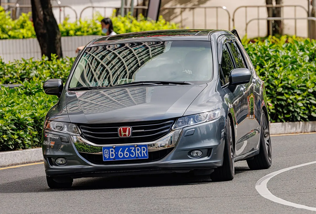 Honda Odyssey 2013 2.4 CVT 4WD Absolute minivan 5-doors - Image 5