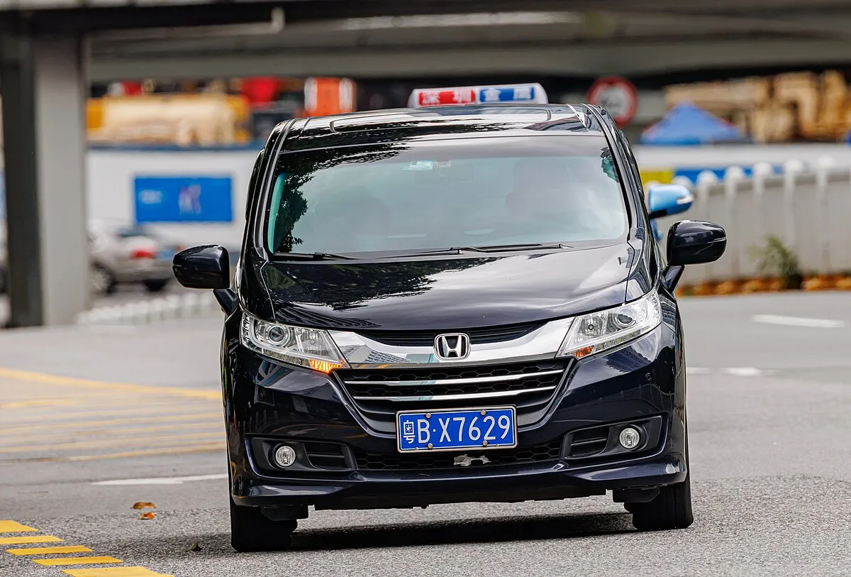 Honda Odyssey 2013 2.4 CVT 4WD Absolute minivan 5-doors - Image 7