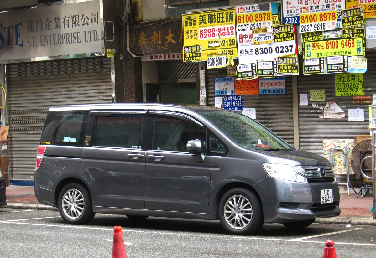 Honda Stepwgn 1996 2.0 AT 4WD Minivan - Image 2