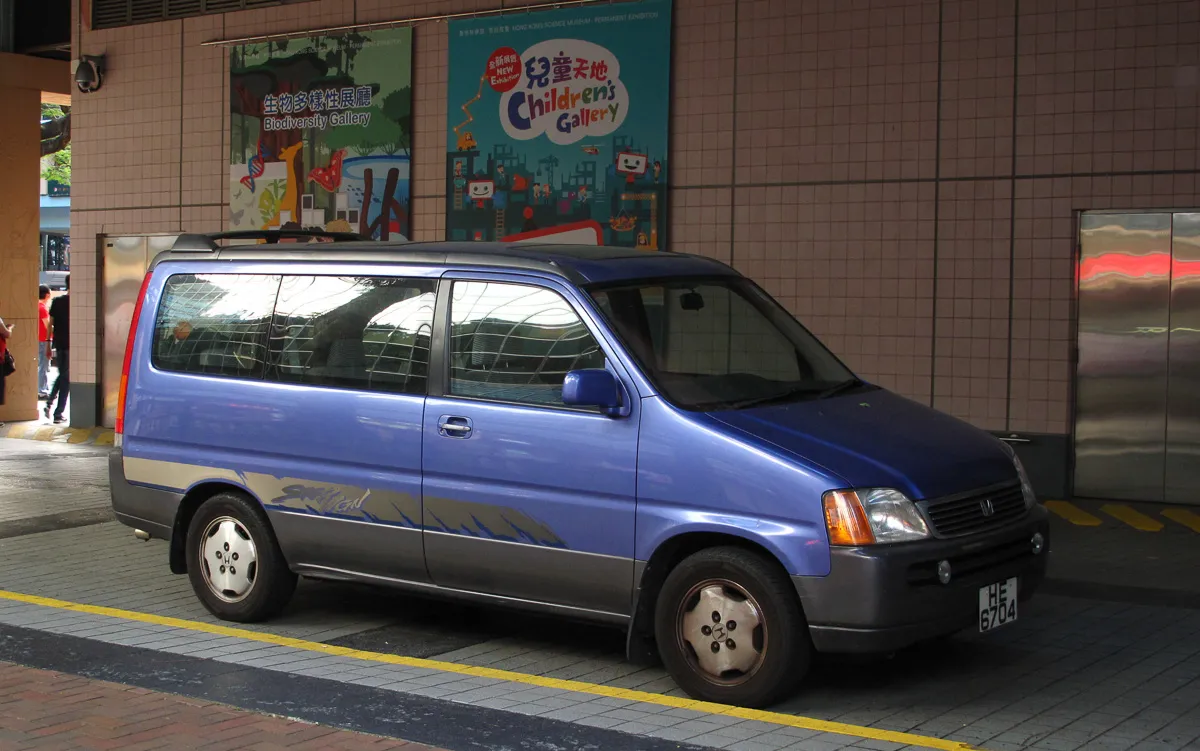 Honda Stepwgn 1996 2.0 AT 4WD Minivan - Image 3