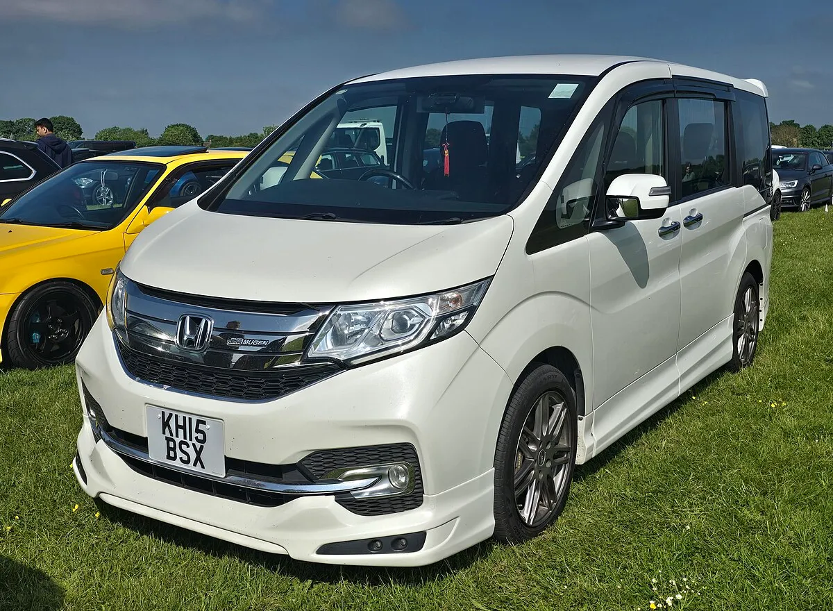 Honda Stepwgn 1996 2.0 AT 4WD Minivan - Image 6