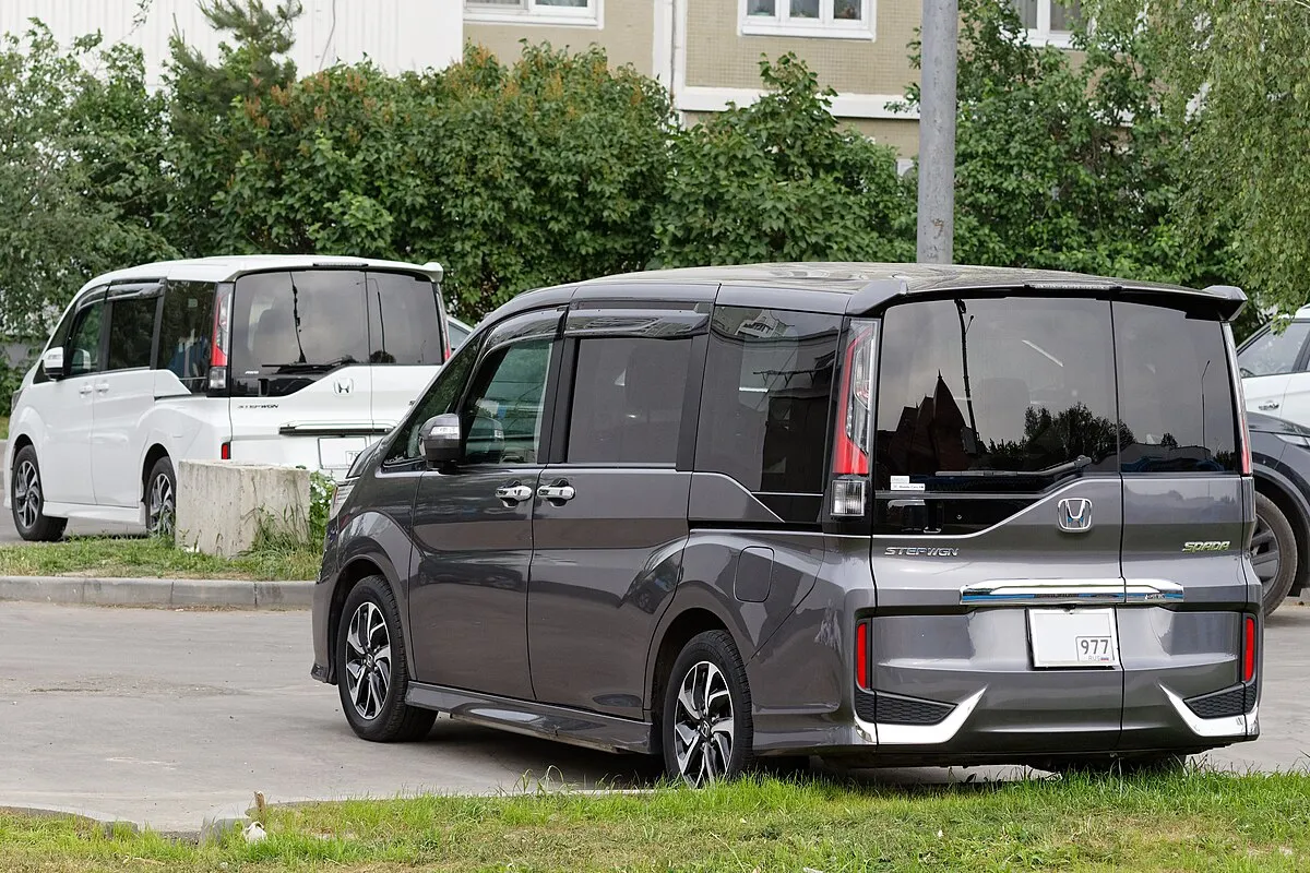 Honda Stepwgn 1996 2.0 AT 4WD Minivan - Image 9