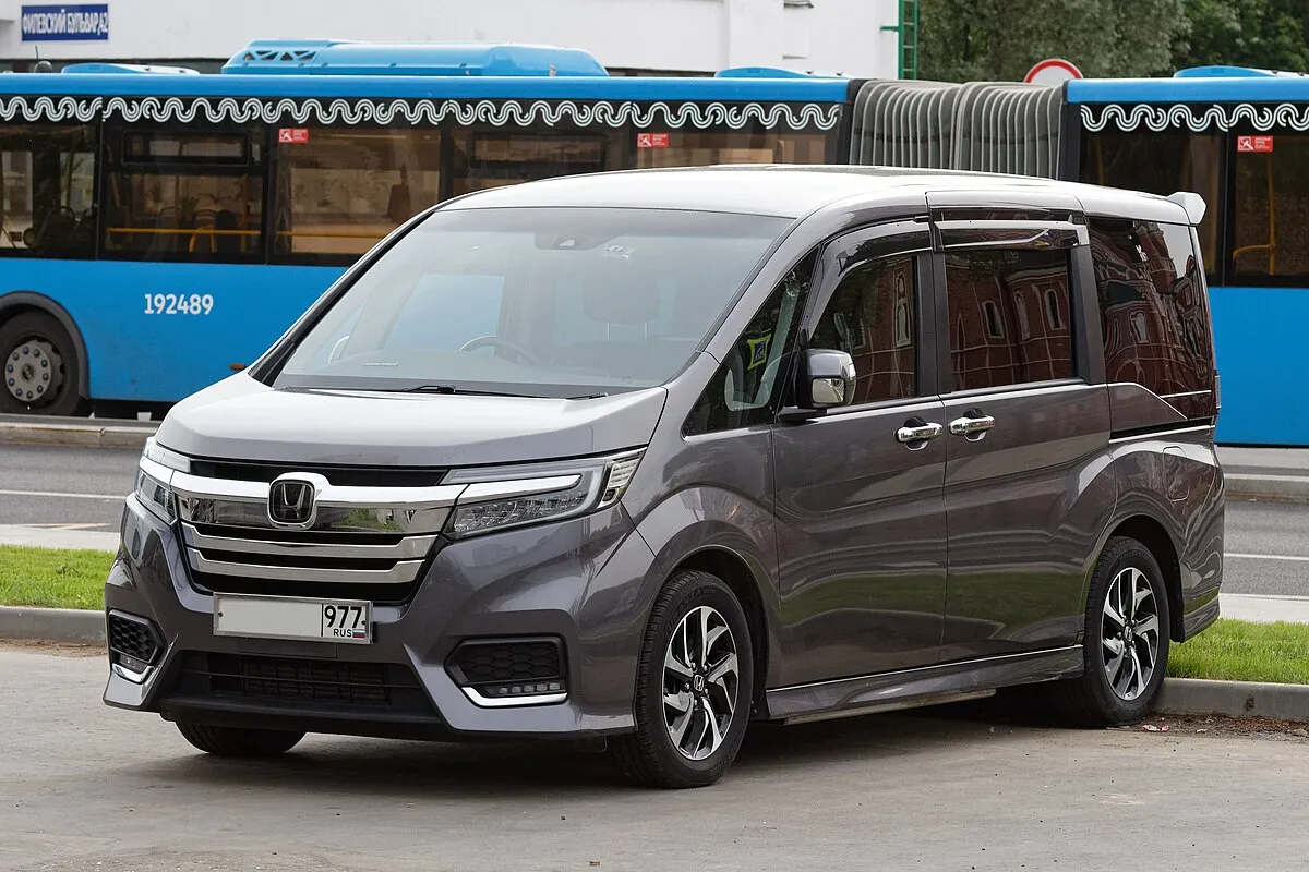 Honda Stepwgn 1996 2.0 AT 4WD Minivan - Image 10