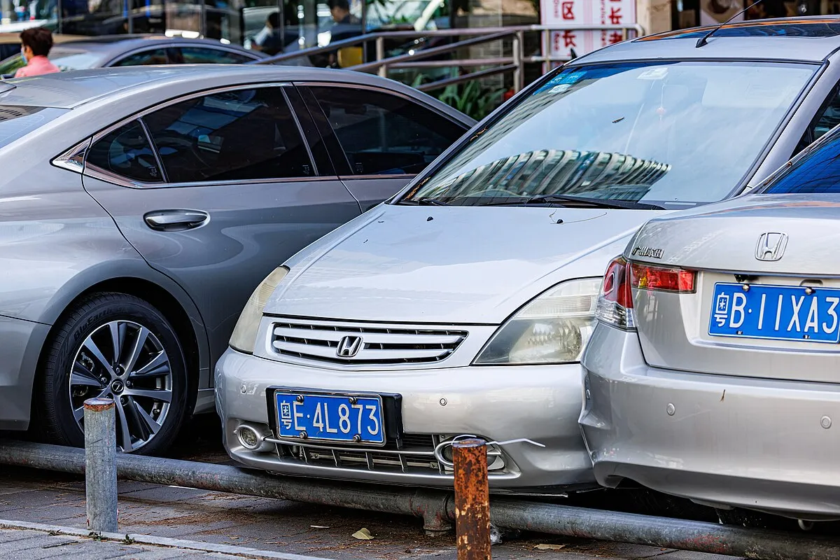 Honda Stream 2000 1.7 AT 4WD Minivan - Image 6