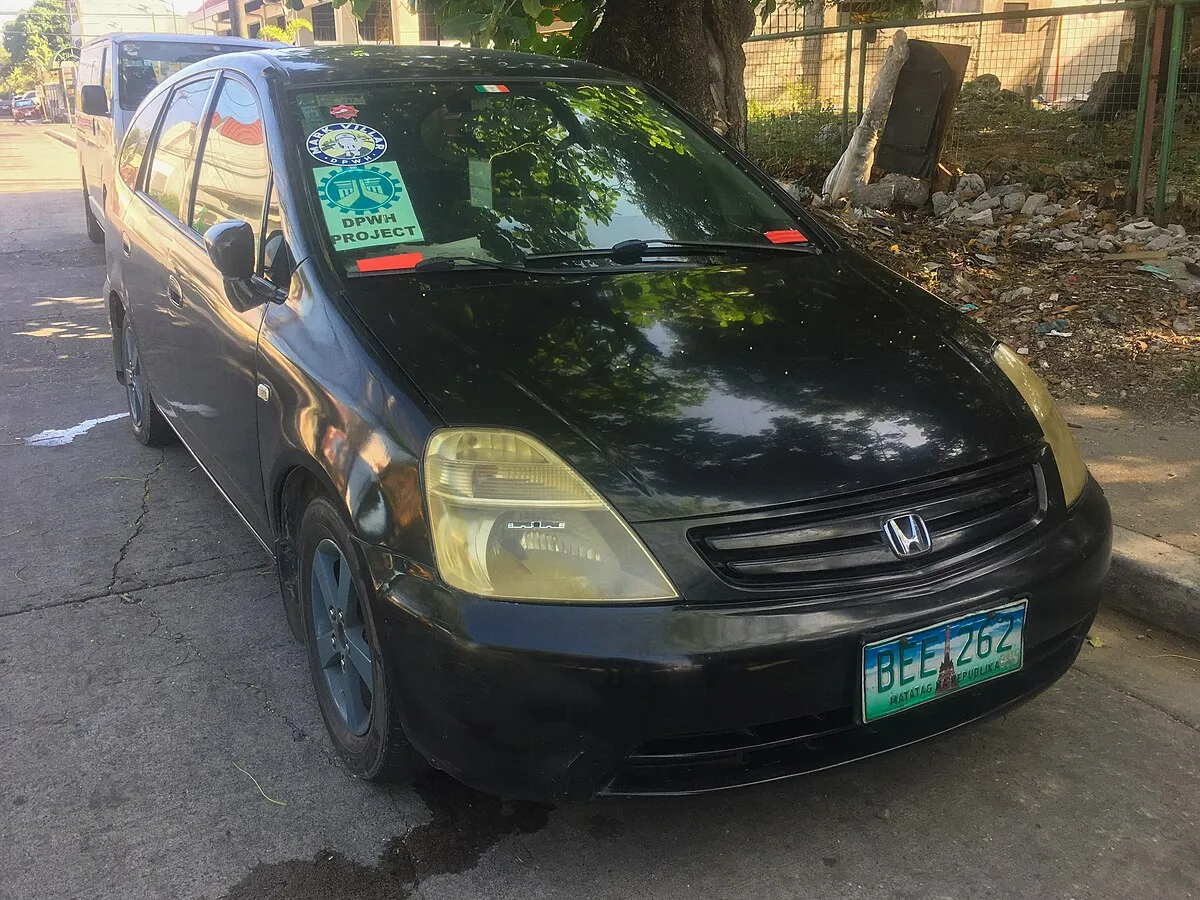 Honda Stream 2000 1.7 AT 4WD Minivan - Image 7