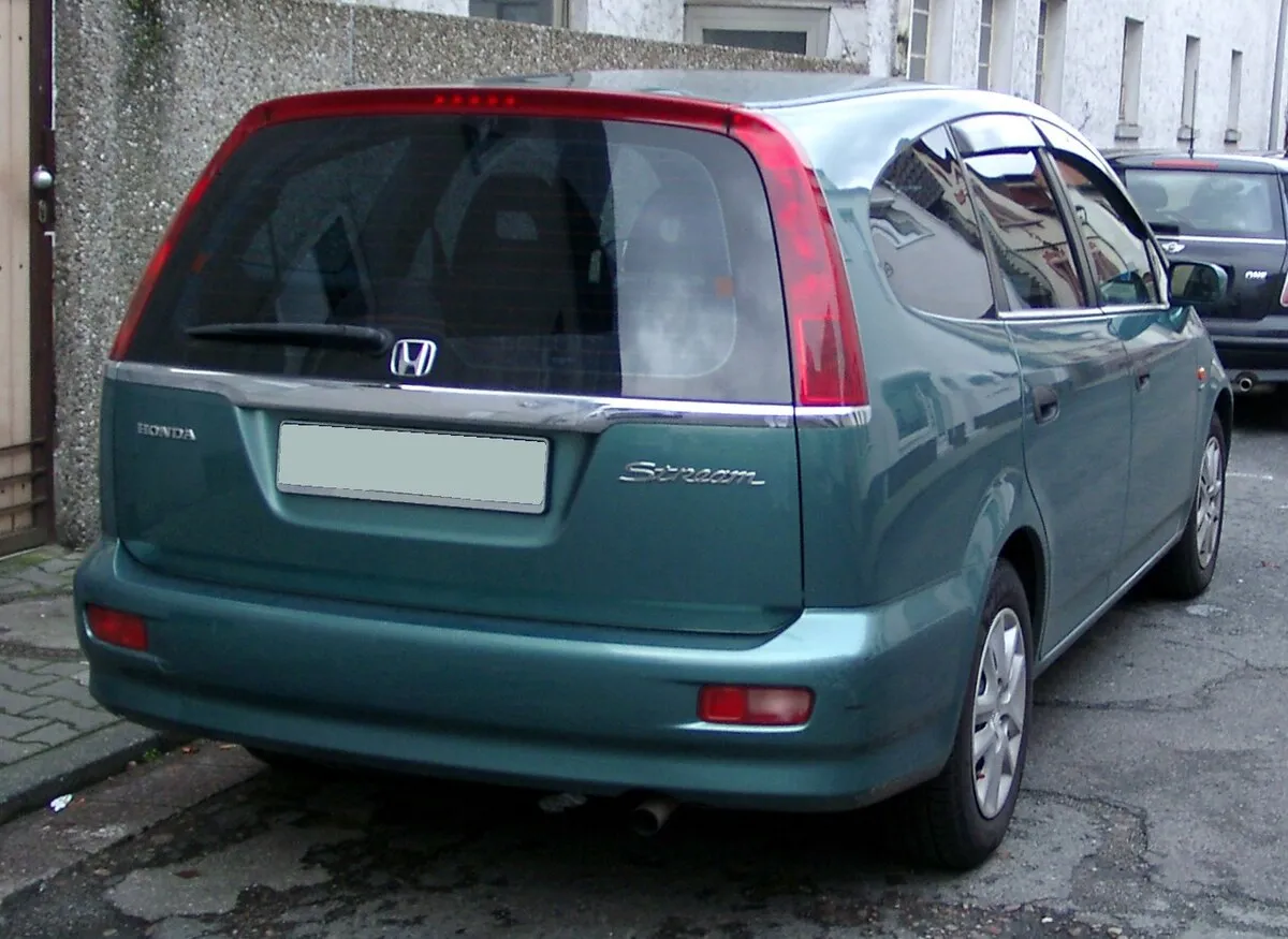 Honda Stream 2003 1.7 AT 4WD Minivan - Image 1