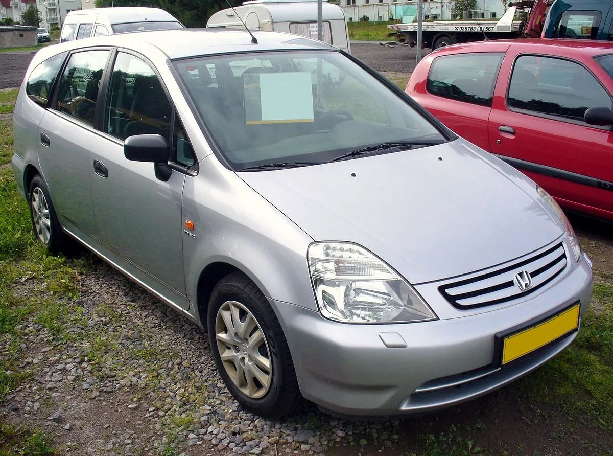 Honda Stream 2003 1.7 AT 4WD Minivan - Image 2