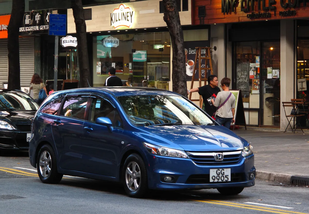 Honda Stream 2003 1.7 AT 4WD Minivan - Image 3