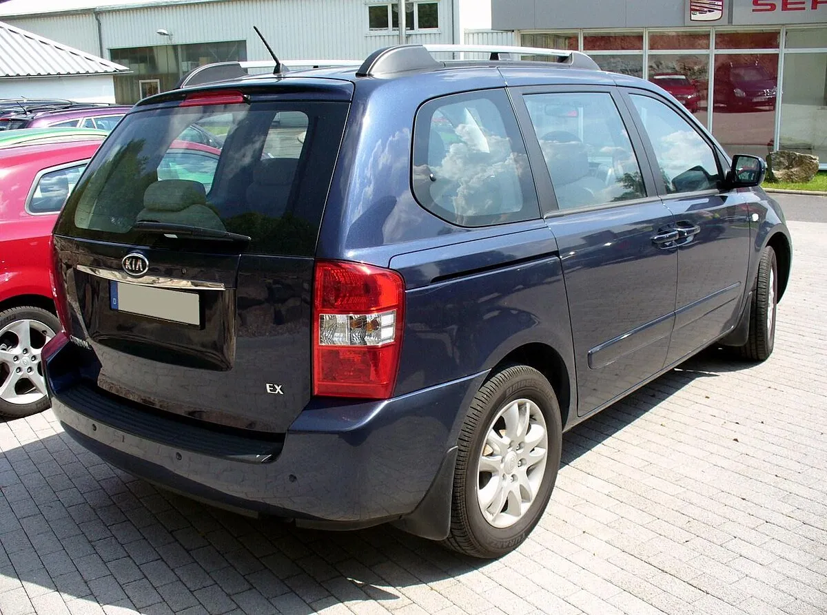 Kia Carnival EX 2025 - Image 2