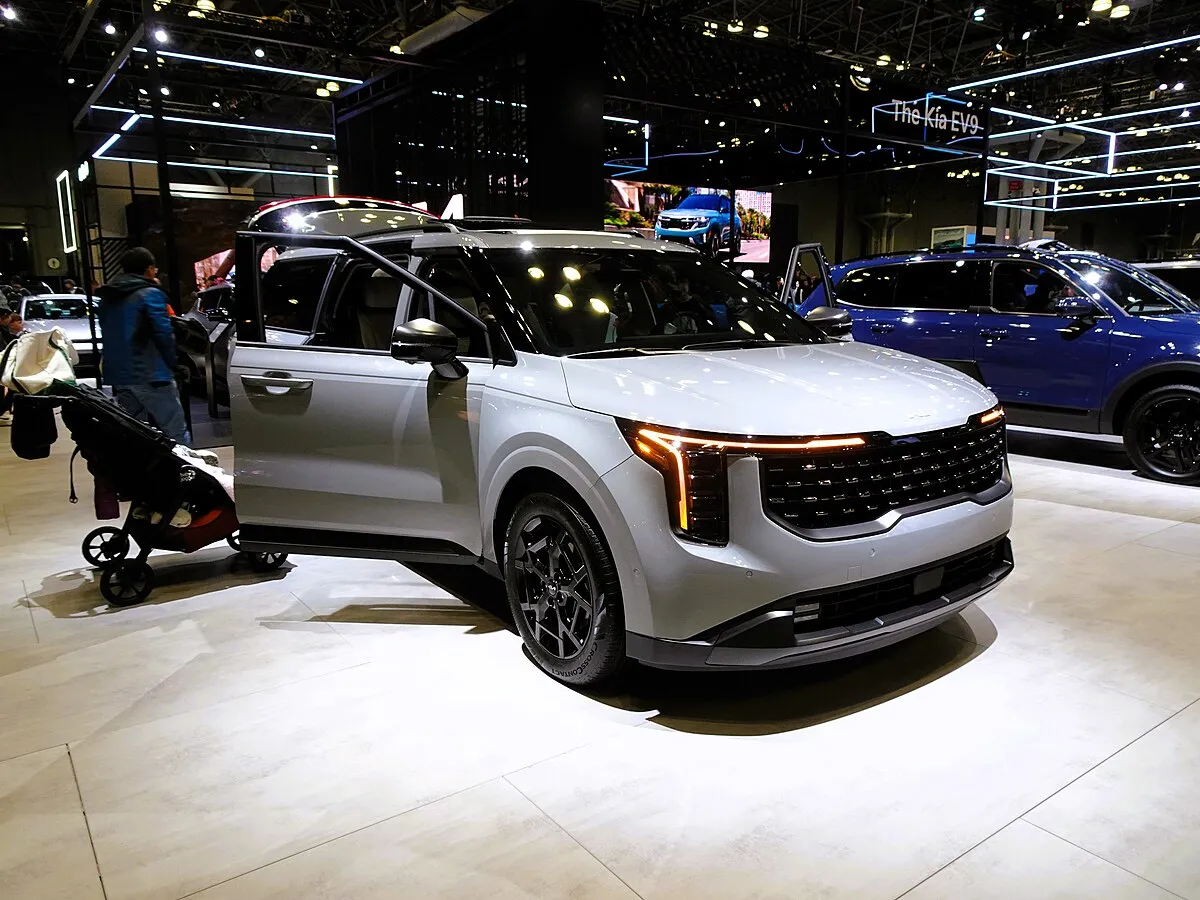 Kia Carnival SX Prestige 2025 - Image 1