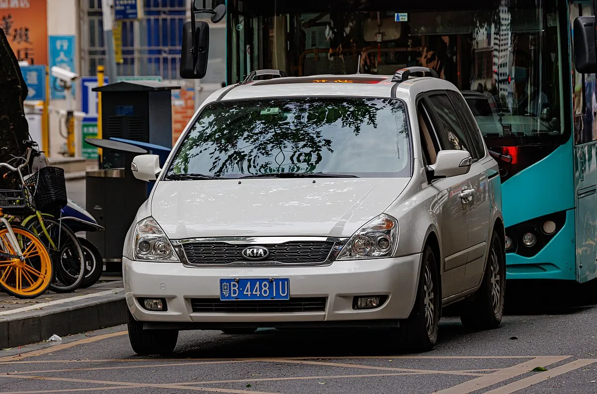 Kia Kia Carnival 2025 Kia Carnival 1.6 EX Turbo Hybrid AT - Image 4