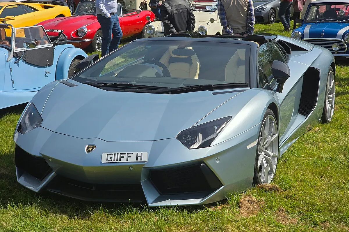 Lamborghini AVENTADOR ROADSTER 2025 - Image 1