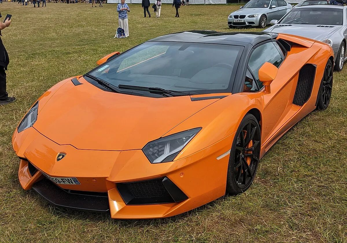 Lamborghini AVENTADOR ROADSTER 2025 - Image 2
