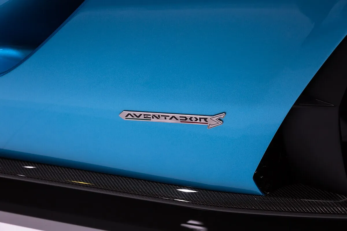 Lamborghini AVENTADOR ROADSTER 2025 - Image 4