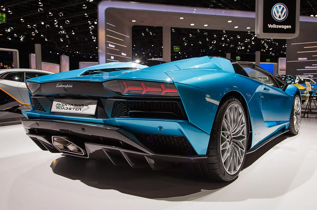 Lamborghini AVENTADOR S 2025 - Image 1