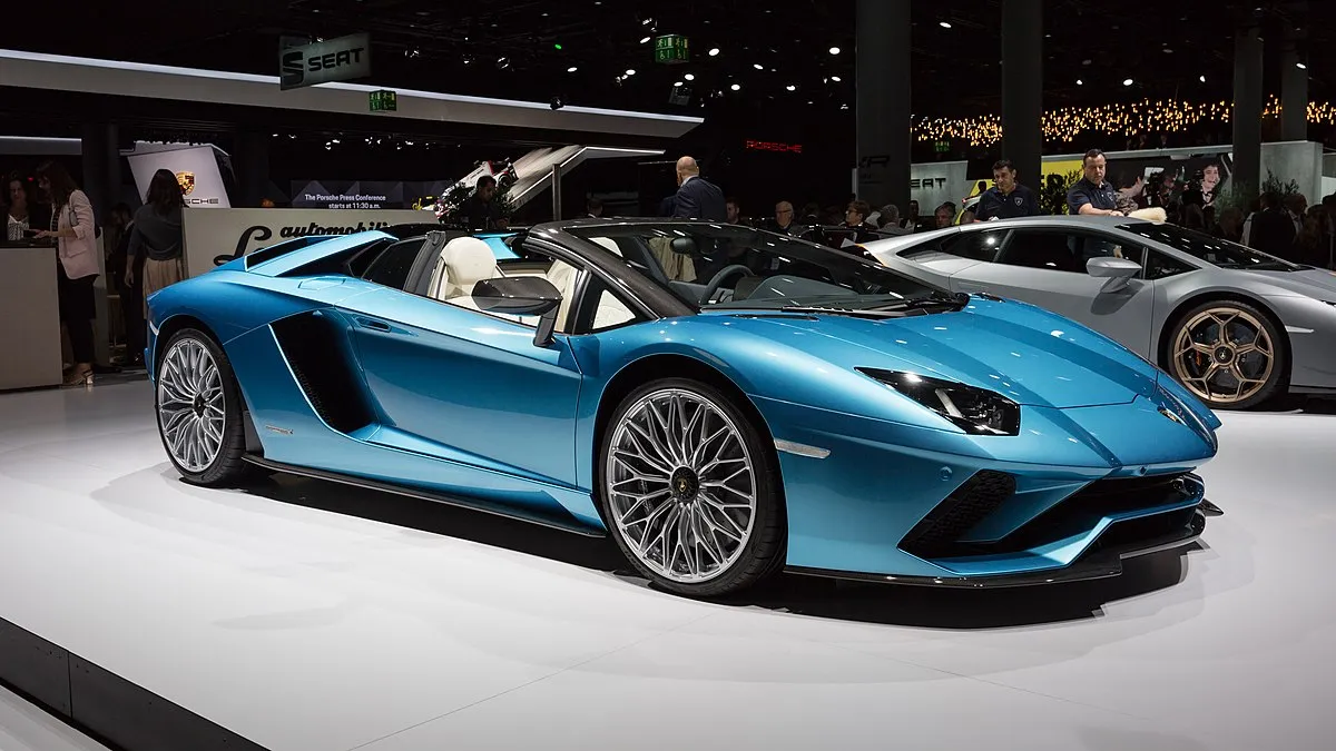 Lamborghini AVENTADOR S 2025 - Image 4