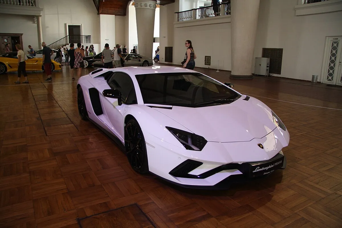 Lamborghini AVENTADOR S 2025 - Image 5
