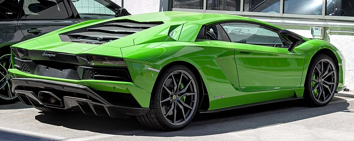 Lamborghini AVENTADOR S 2025 - Image 8