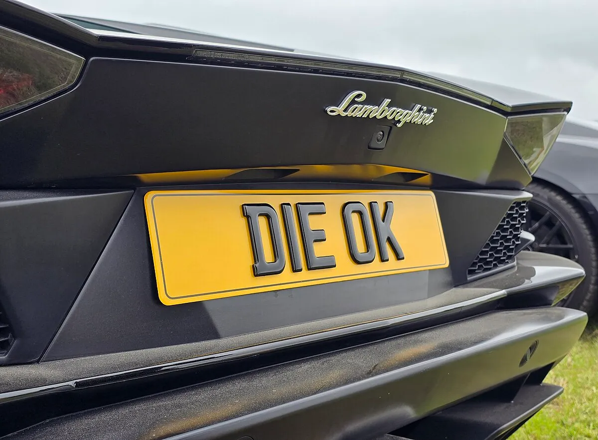 Lamborghini AVENTADOR S 2025 - Image 10