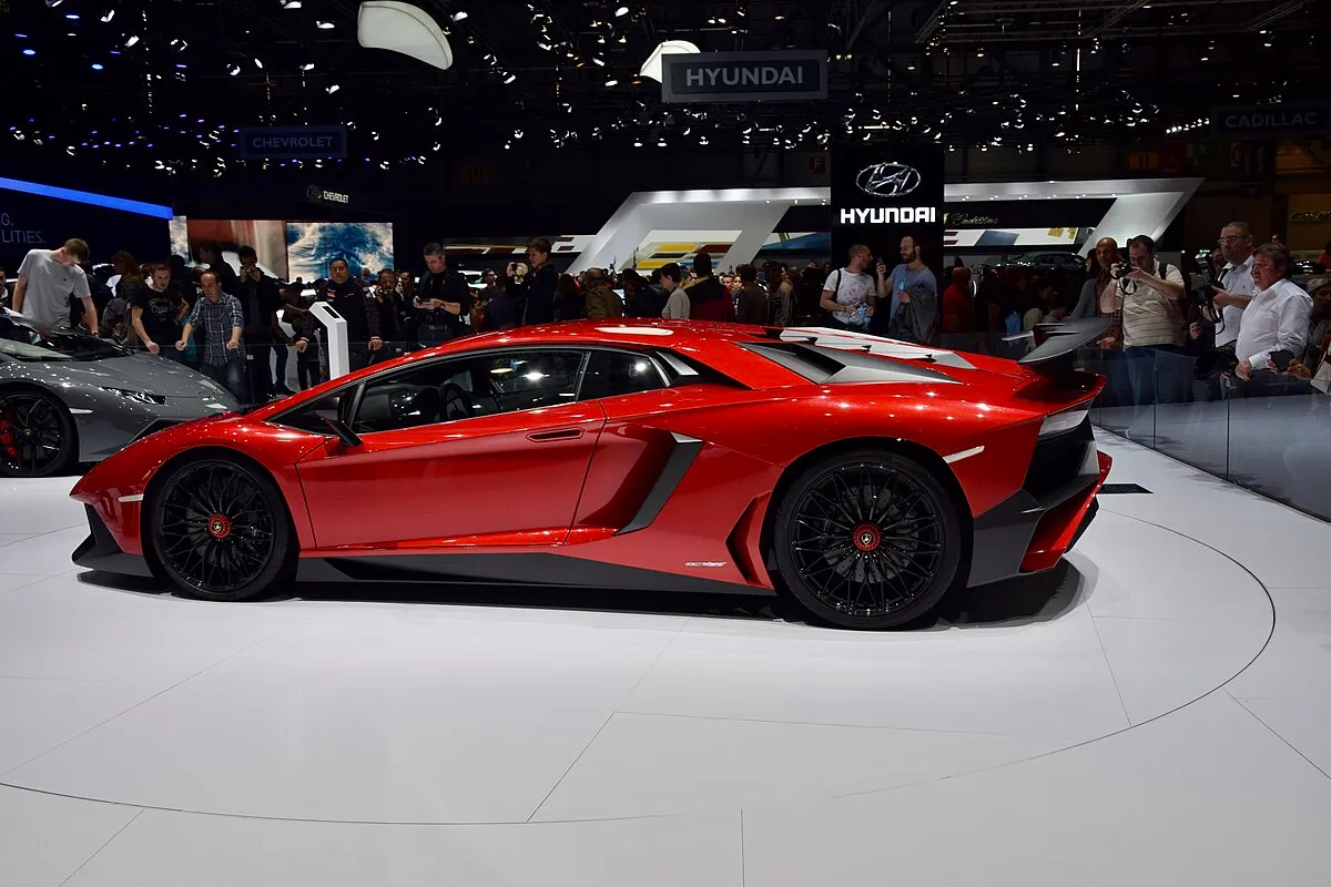 Lamborghini AVENTADOR SV 2025 - Image 10