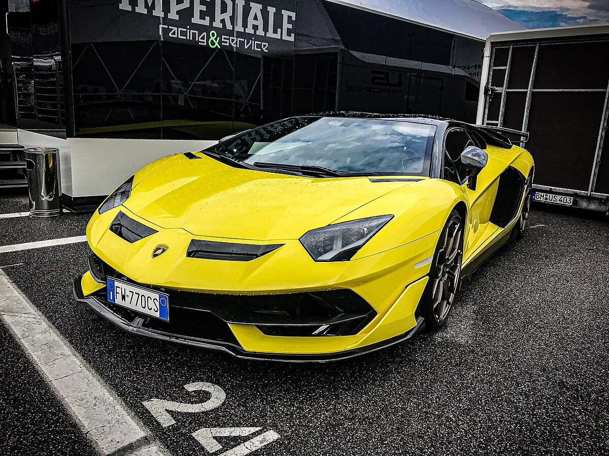 Lamborghini AVENTADOR SVJ 2025 - Image 2