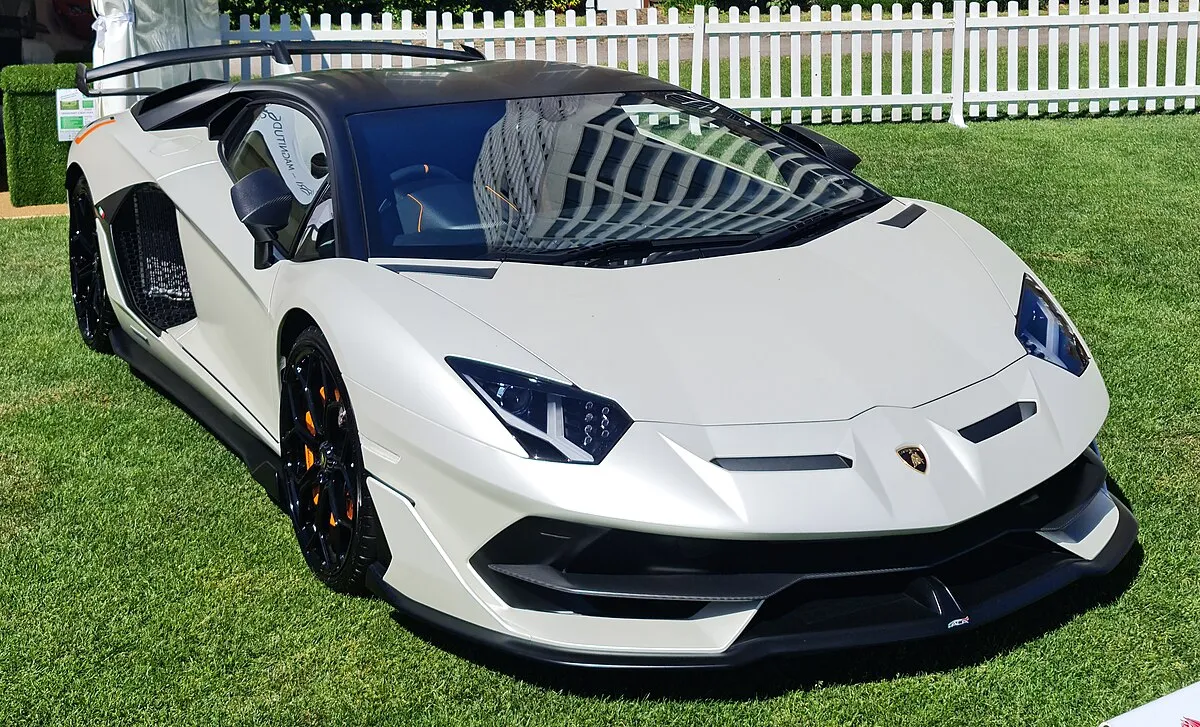 Lamborghini AVENTADOR SVJ 2025 - Image 4