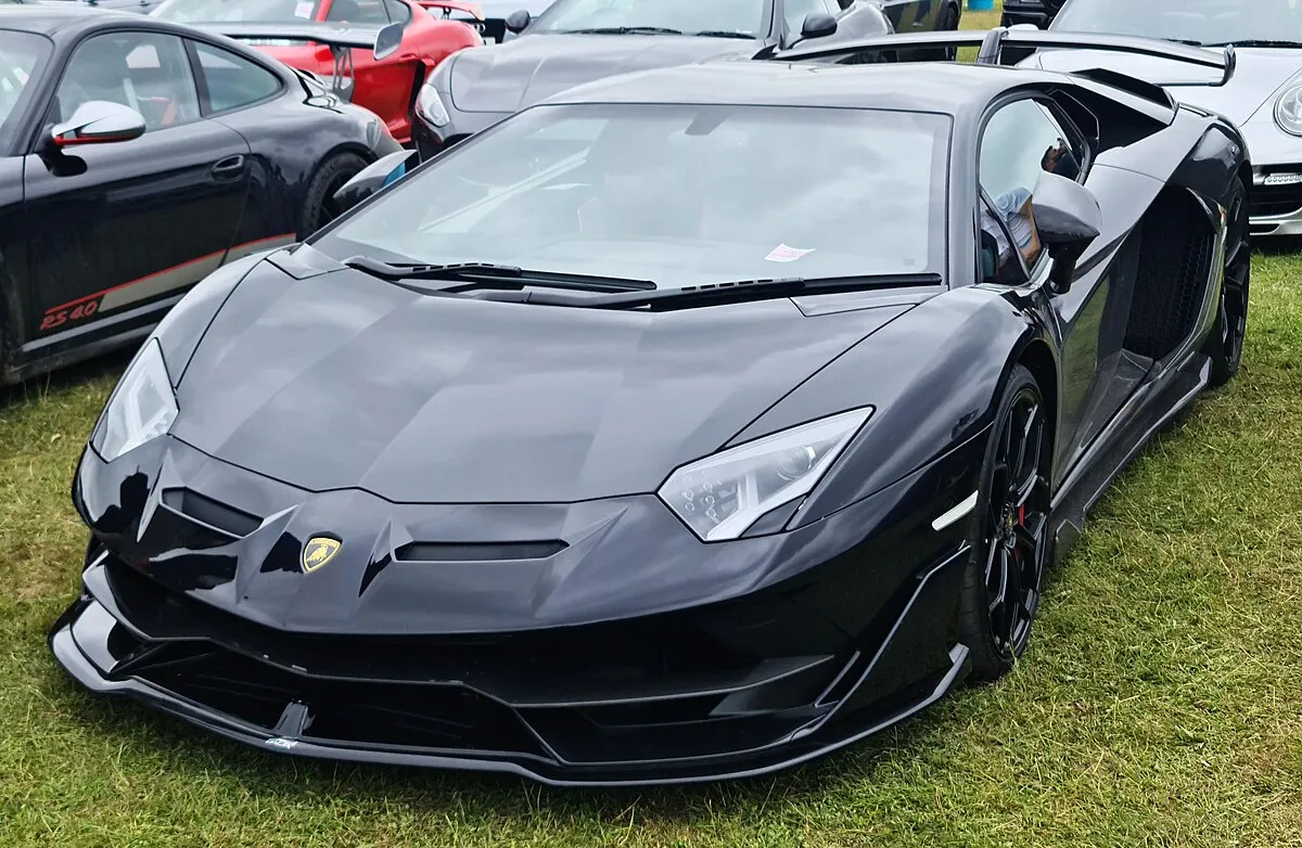 Lamborghini AVENTADOR SVJ 2025 - Image 6