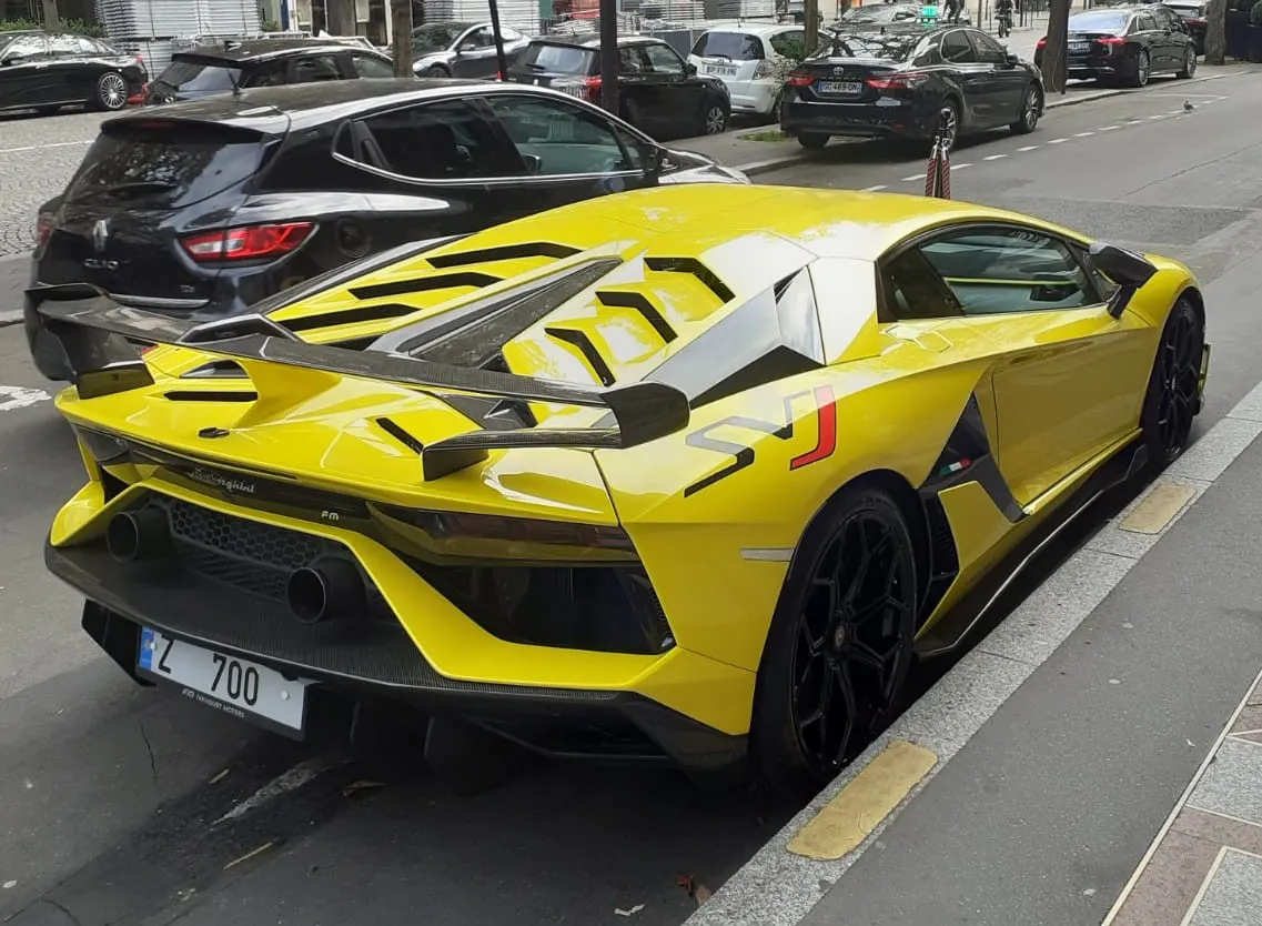 Lamborghini AVENTADOR SVJ 2025 - Image 8