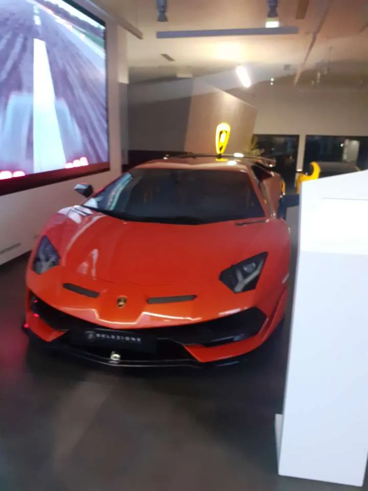 Lamborghini AVENTADOR SVJ 2025 - Image 10