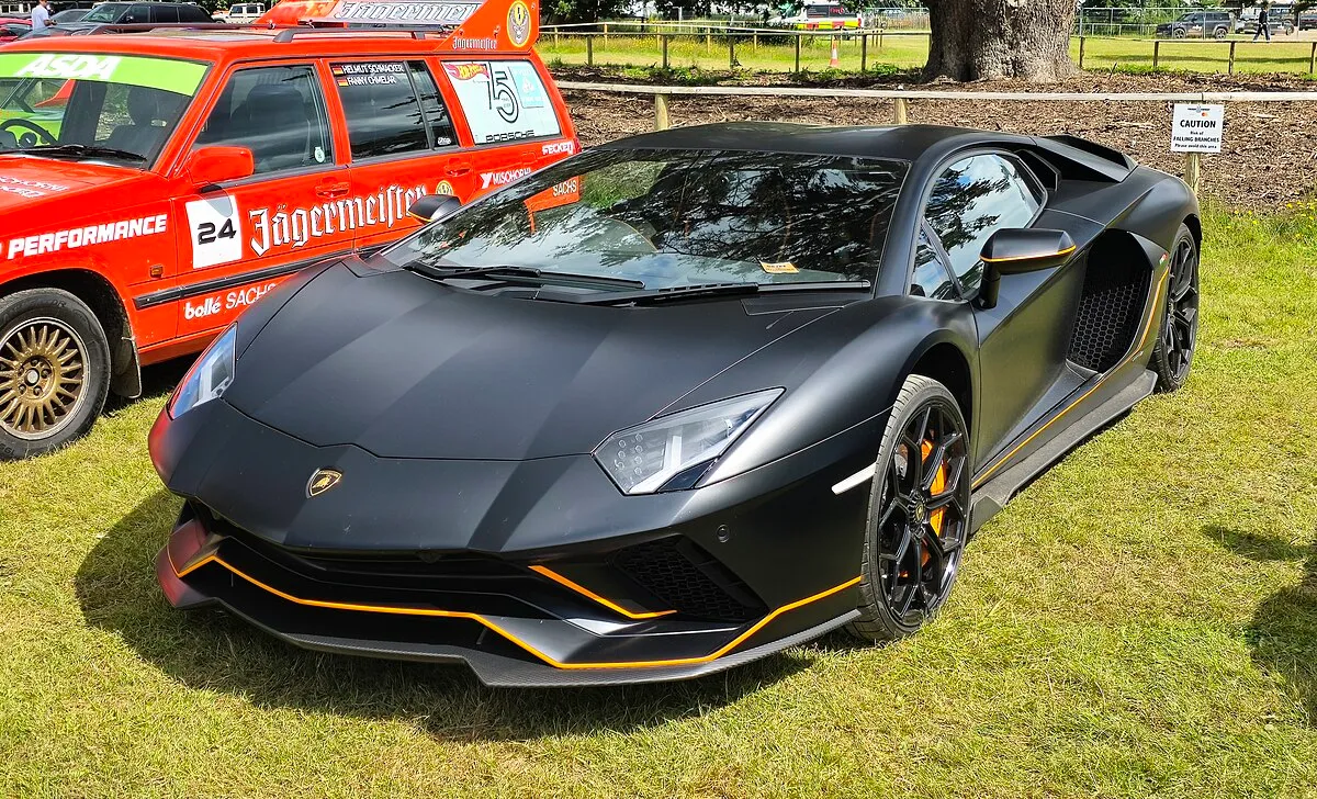 Lamborghini AVENTADOR ULTIMAE 2025 - Image 6