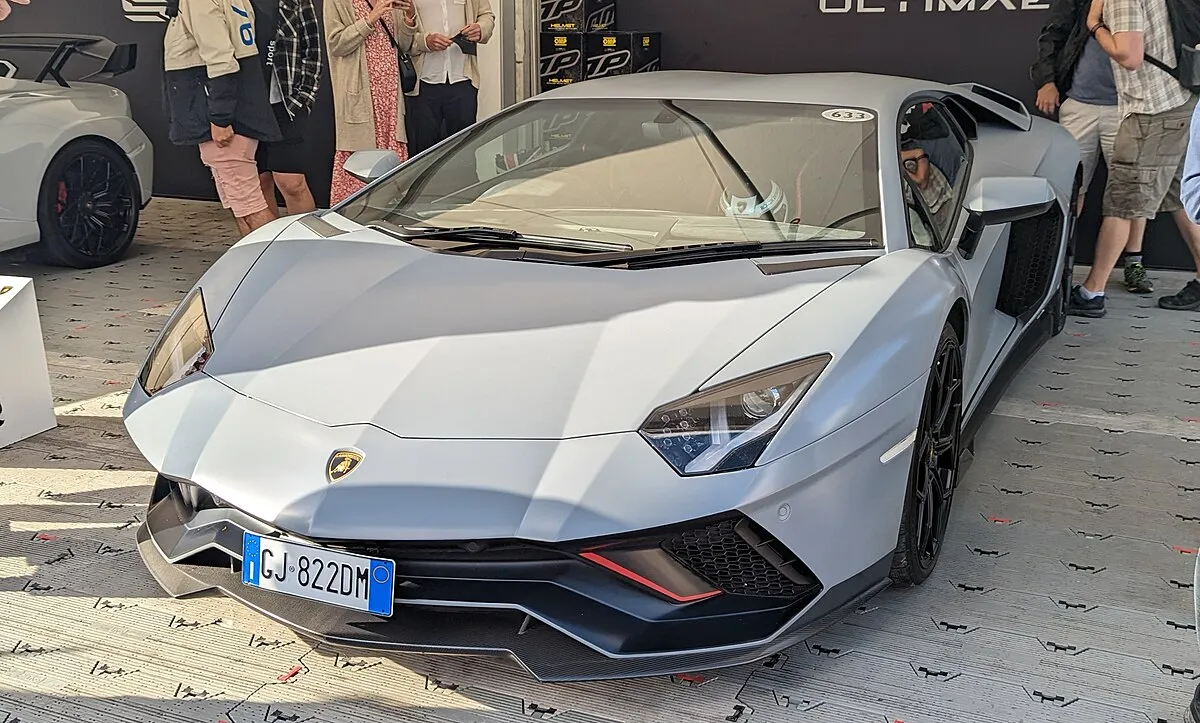 Lamborghini AVENTADOR ULTIMAE 2025 - Image 7