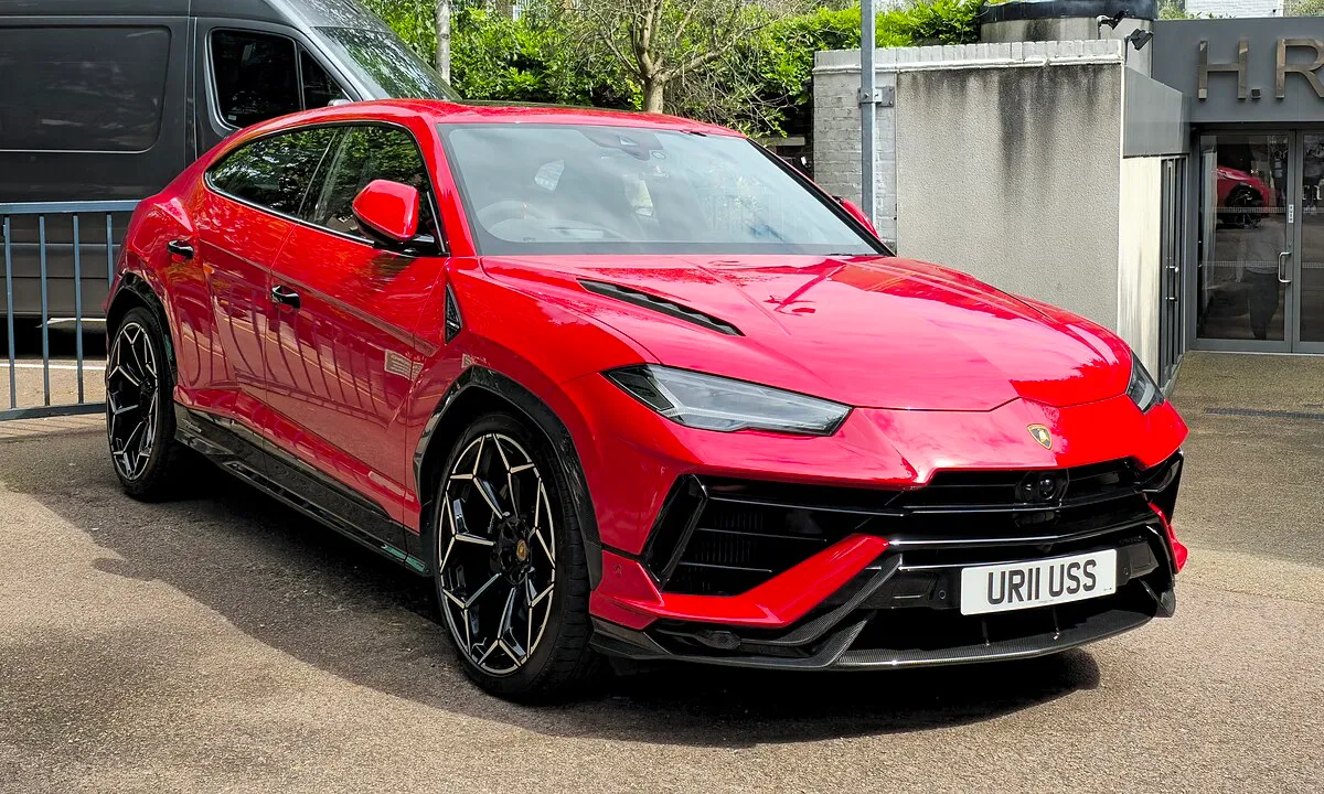 Lamborghini URUS PERFORMANTE 2025 - Image 8