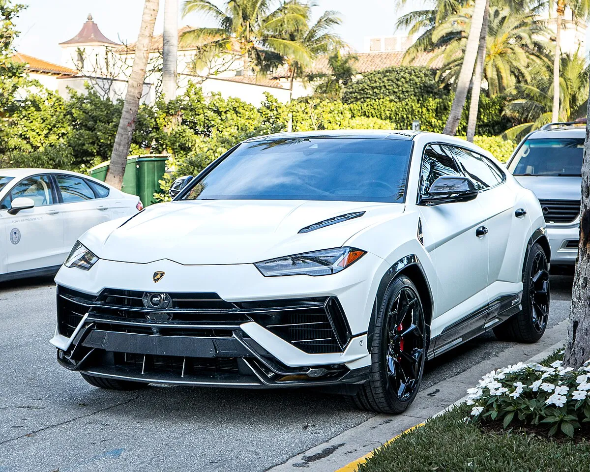 Lamborghini URUS PERFORMANTE 2025 - Image 9