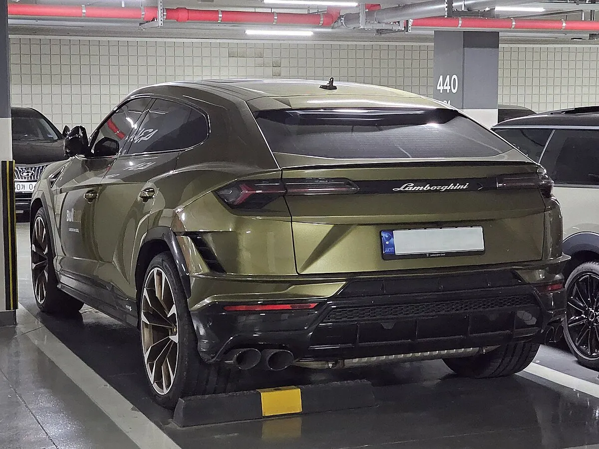 Lamborghini URUS PERFORMANTE 2025 - Image 10