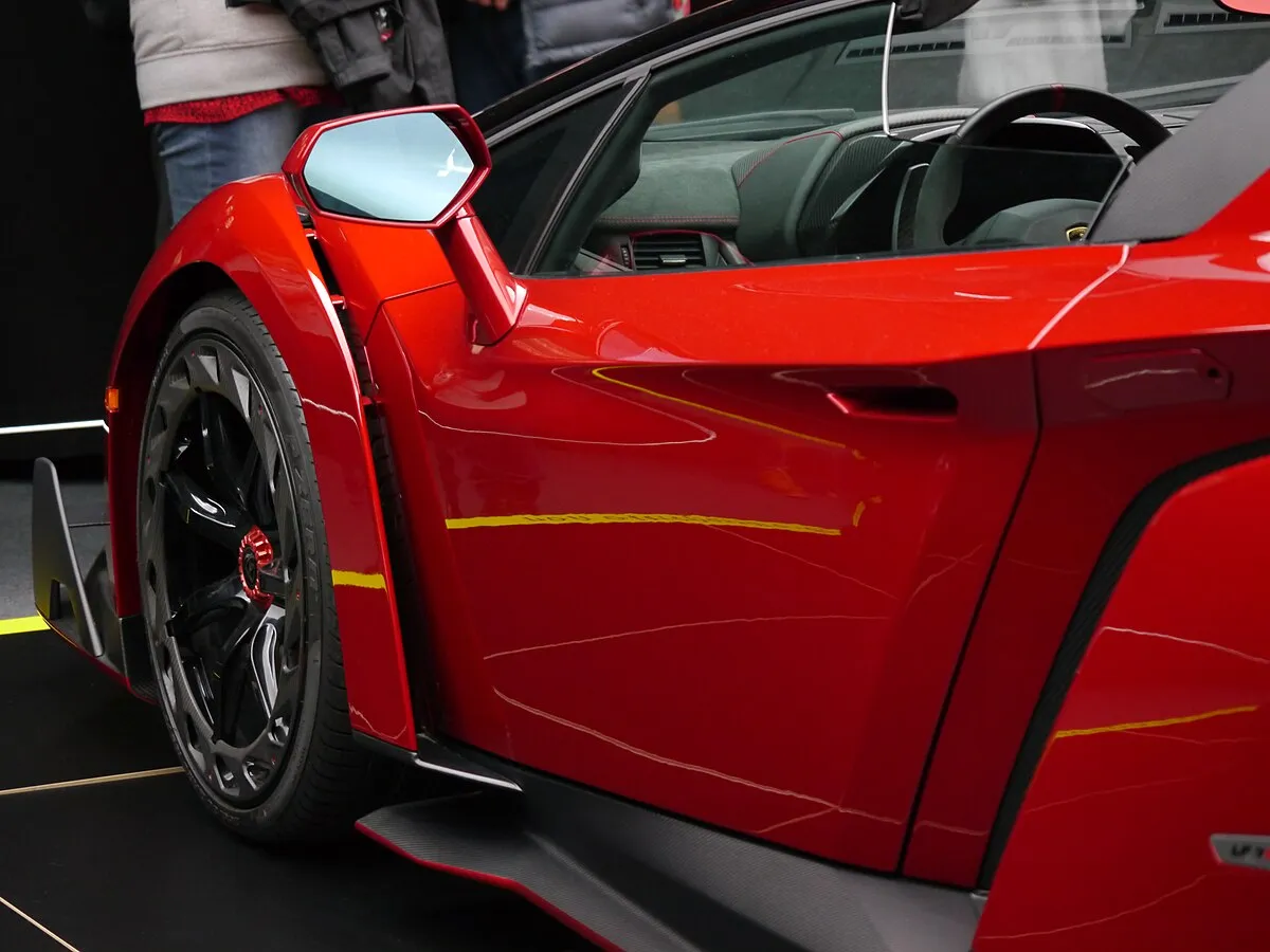 Lamborghini VENENO ROADSTER 2025 - Image 4