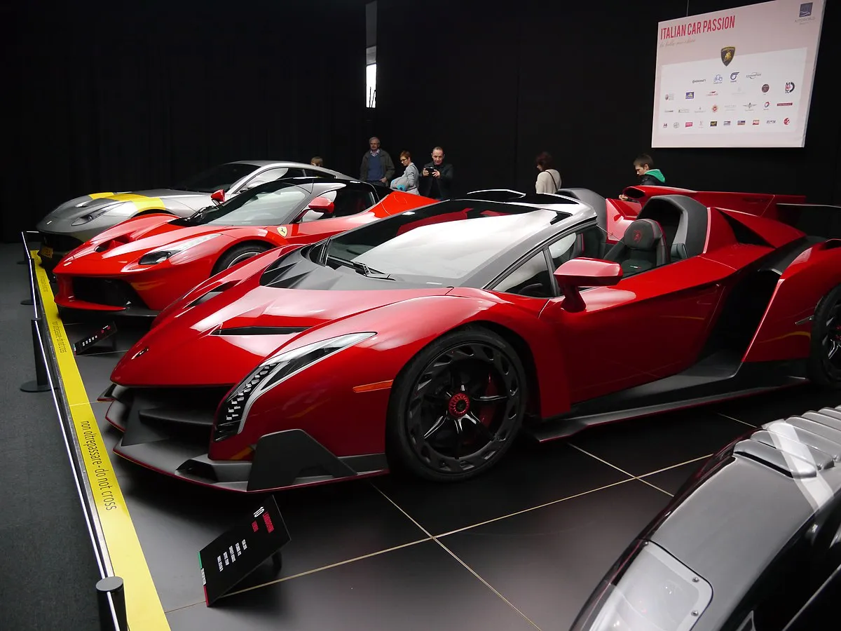 Lamborghini VENENO ROADSTER 2025 - Image 5