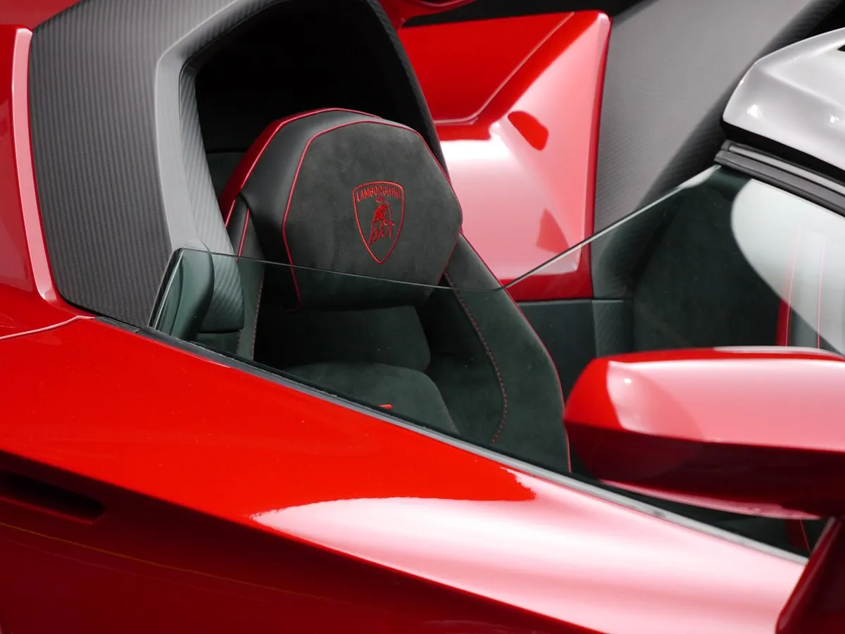 Lamborghini VENENO ROADSTER 2025 - Image 6