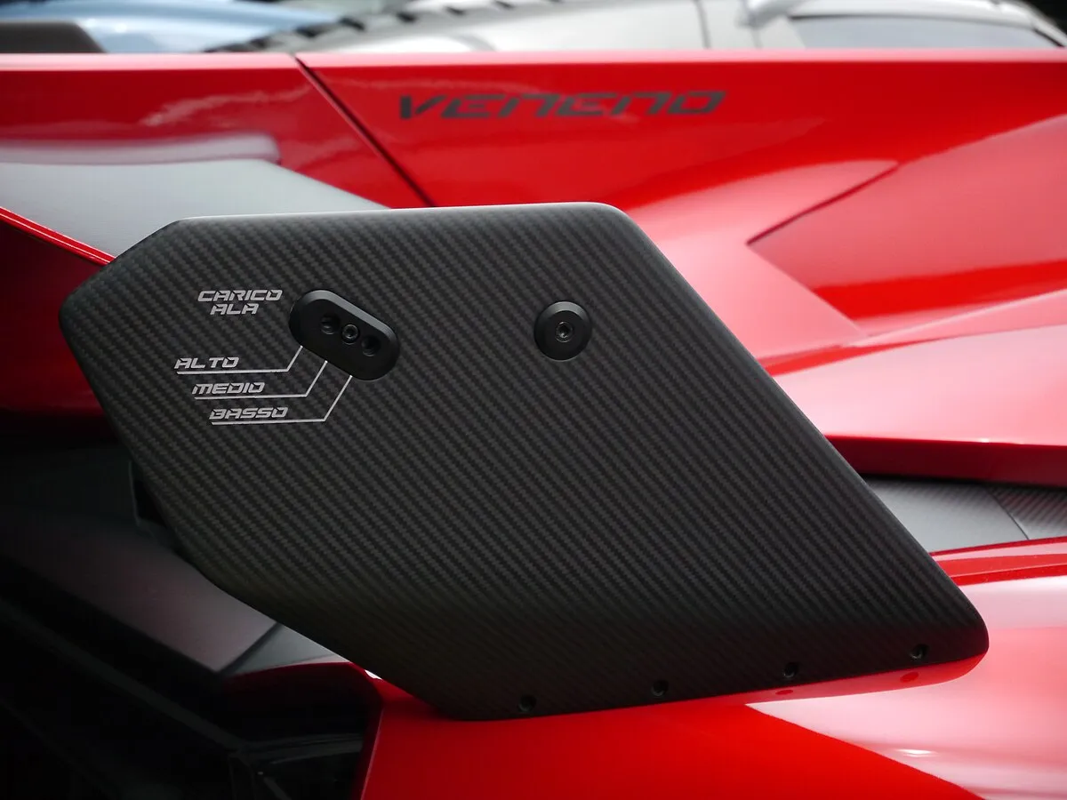 Lamborghini VENENO ROADSTER 2025 - Image 7