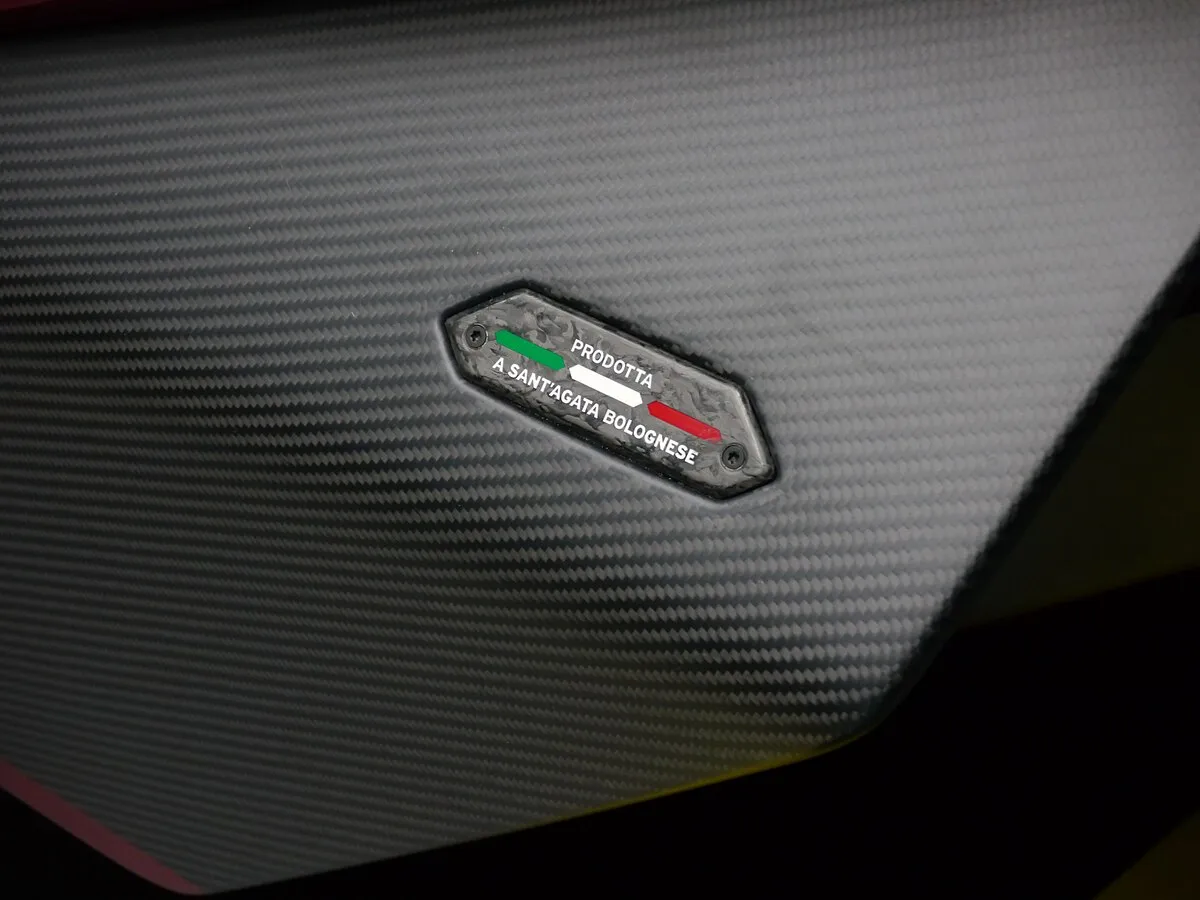 Lamborghini VENENO ROADSTER 2025 - Image 10