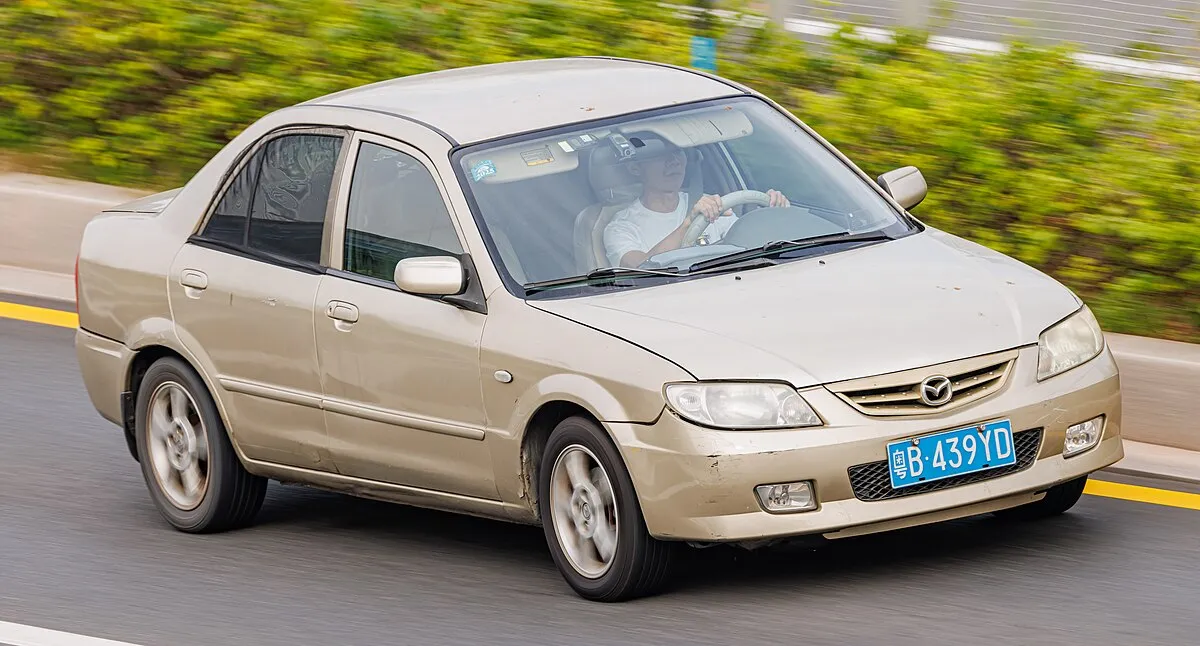 Mazda 323 1996 1.3 MT Hatchback - Image 7