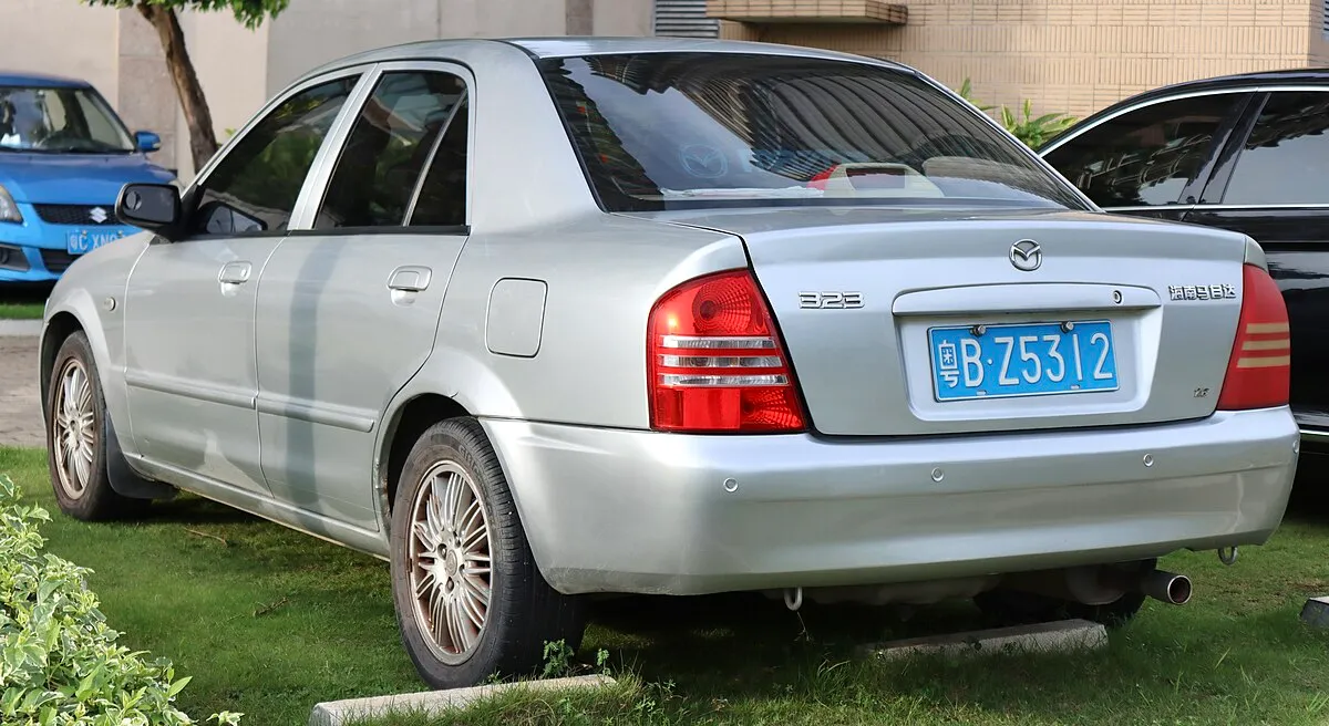 Mazda 323 2000 1.3 MT Hatchback - Image 4