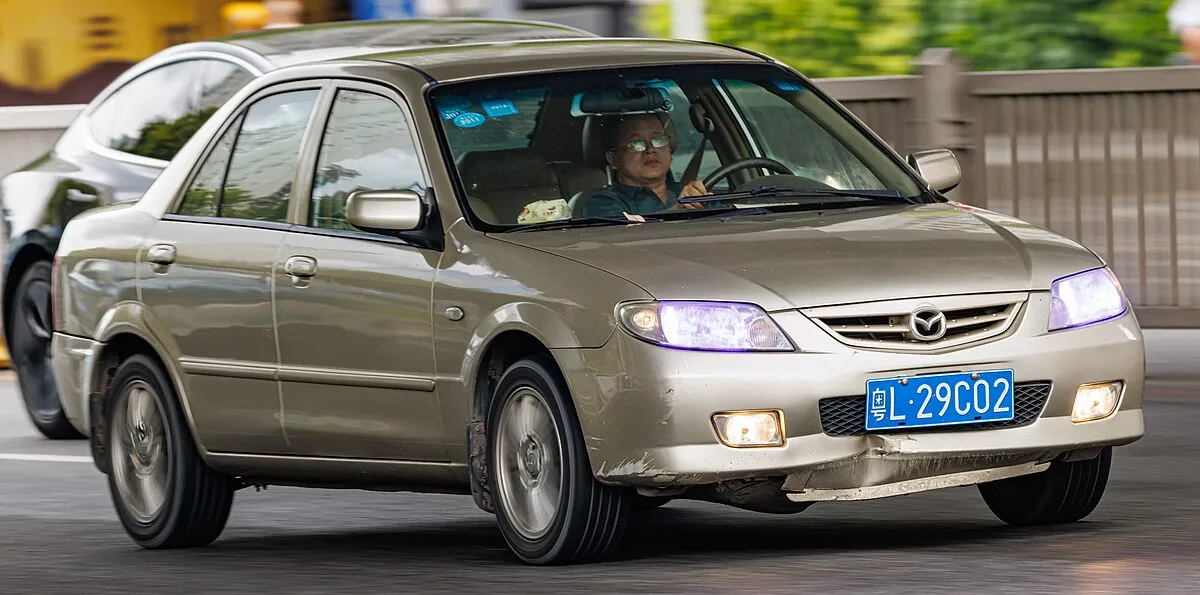 Mazda 323 2000 1.3 MT Hatchback - Image 5