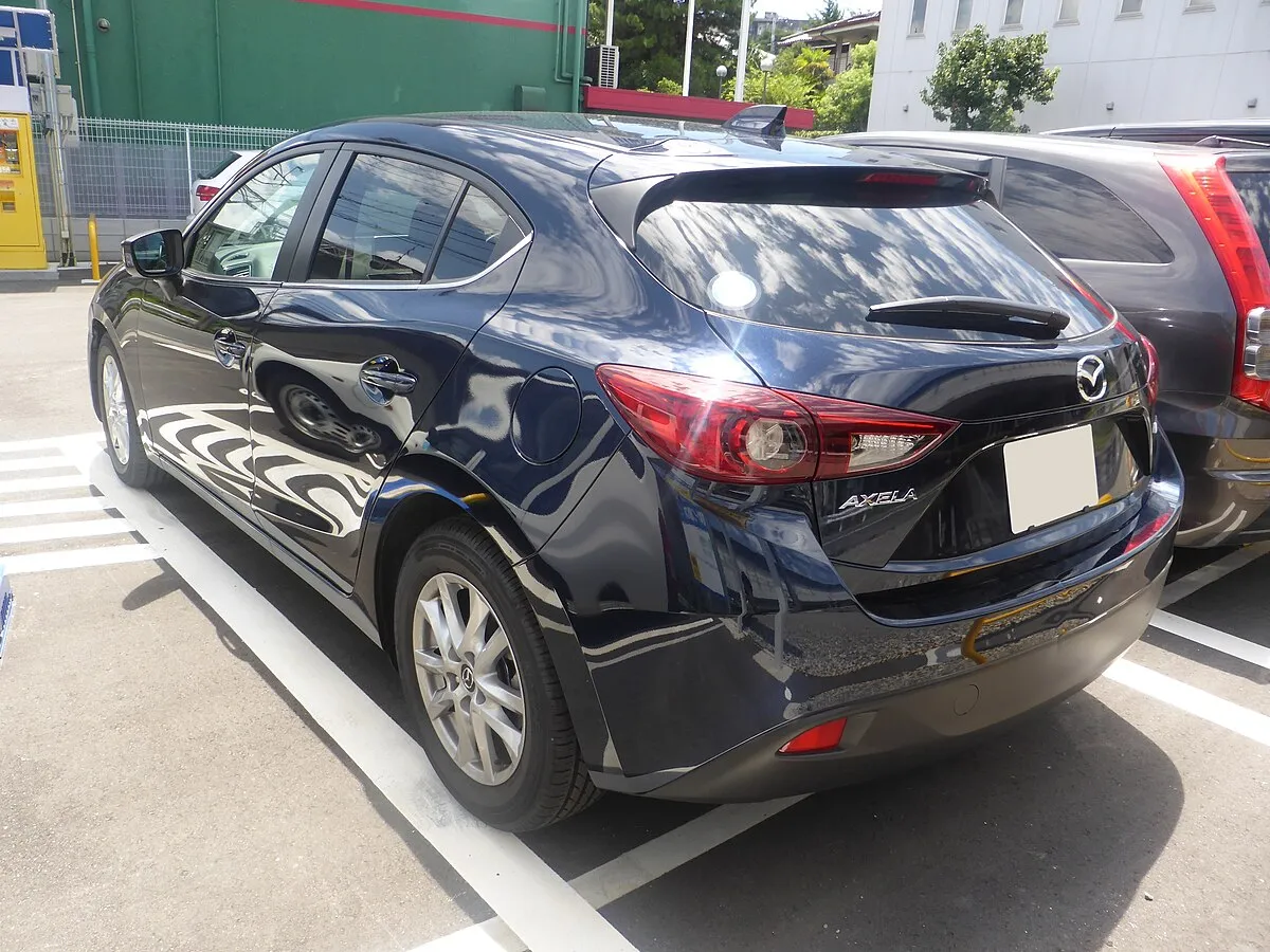 Mazda Axela 2013 1.5 SKYACTIV-G AT 4WD Hatchback - Image 4