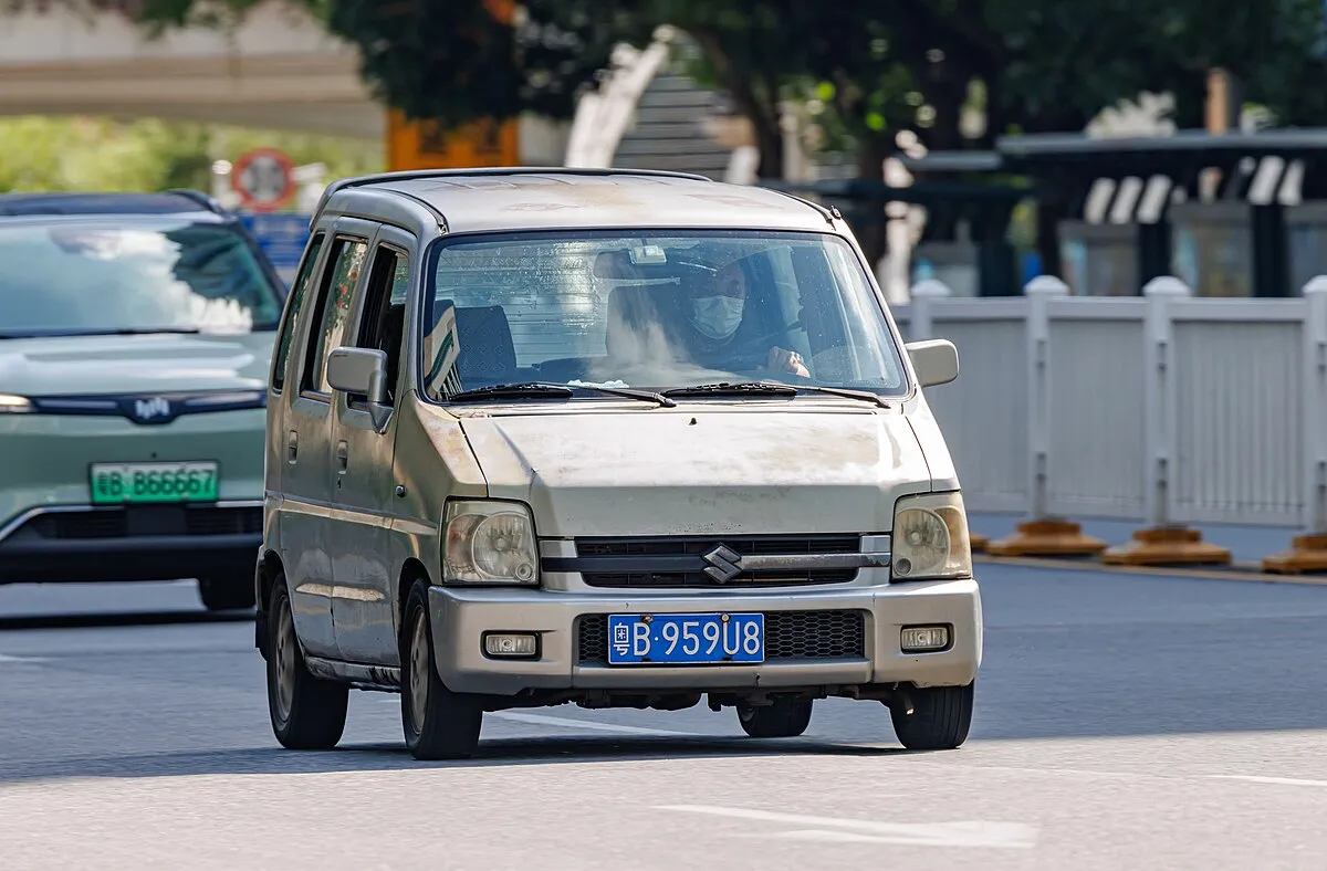 Mazda AZ-Wagon 2003 0.7 AT 4WD Custom Style hatchback 5-doors - Image 4