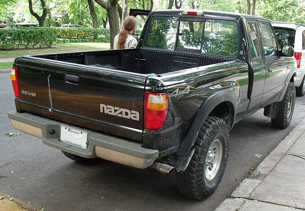 Mazda B-Series Pickup 2025 - Image 4